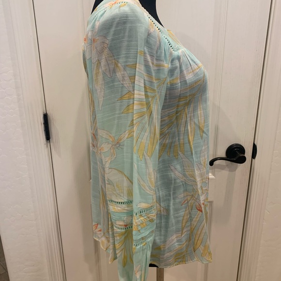 Lauren Conrad floral blouse Size Small - Picture 4 of 9